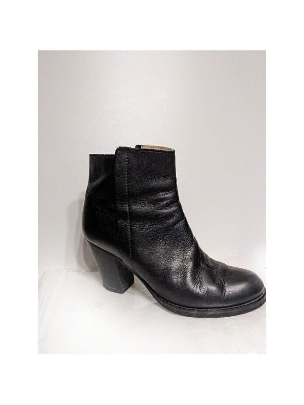 Escada Sport | Heeled Leather Ankle Bootie
